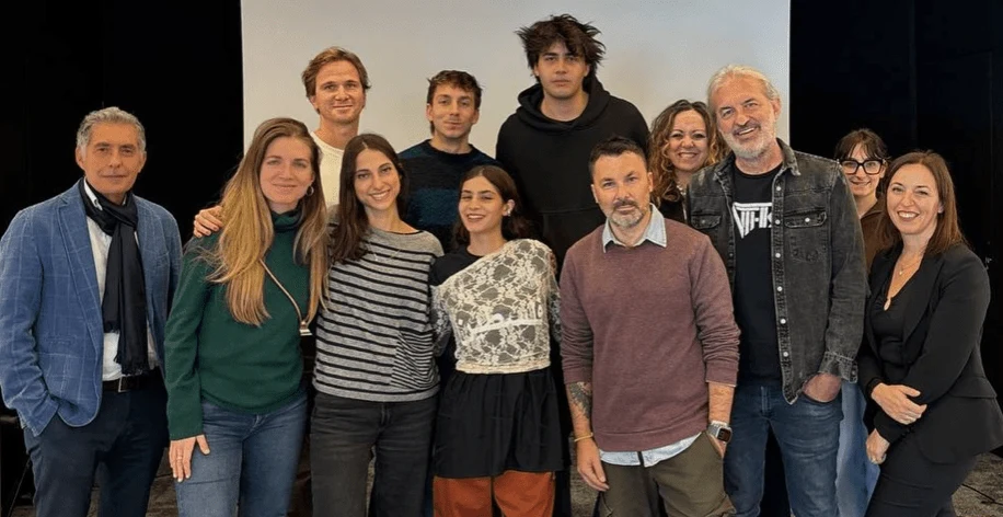 Tära firma con Sony Music, divisione Epic Records